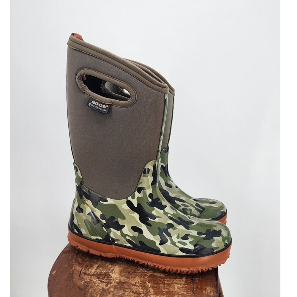 Bogs Kids Camo Boots with Olive and Black